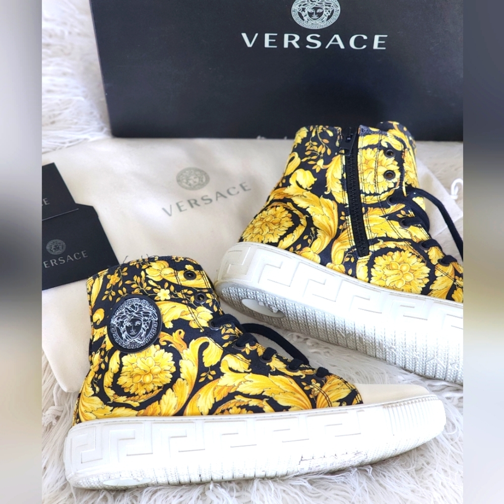 Versace Black and Gold Barroco print canvas sneaker sz 8.5